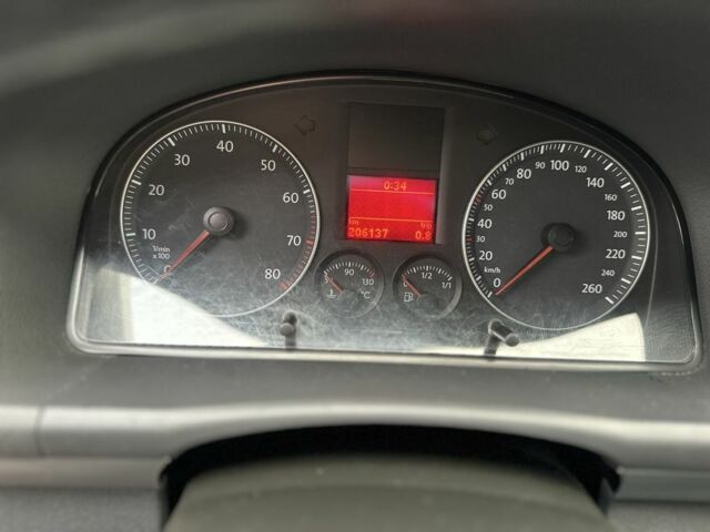 Черный Фольксваген Туран, объемом двигателя 1.6 л и пробегом 206 тыс. км за 5350 $, фото 7 на Automoto.ua