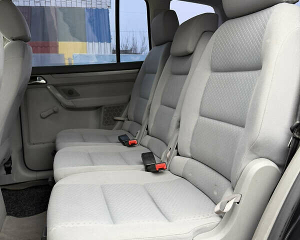 Черный Фольксваген Туран, объемом двигателя 1.6 л и пробегом 214 тыс. км за 5999 $, фото 28 на Automoto.ua