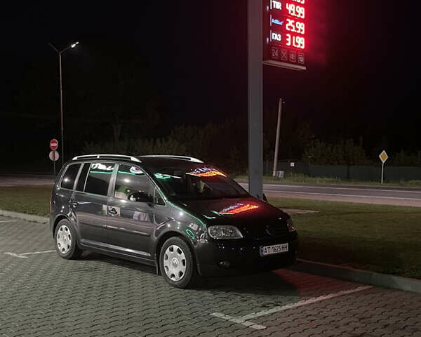 Черный Фольксваген Туран, объемом двигателя 1.6 л и пробегом 218 тыс. км за 5900 $, фото 8 на Automoto.ua