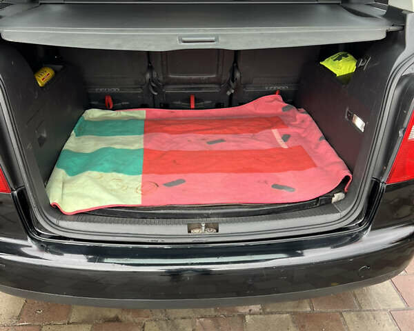 Черный Фольксваген Туран, объемом двигателя 1.6 л и пробегом 271 тыс. км за 5500 $, фото 2 на Automoto.ua