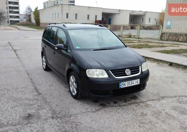 Чорний Фольксваген Туран, об'ємом двигуна 1.6 л та пробігом 249 тис. км за 5500 $, фото 11 на Automoto.ua