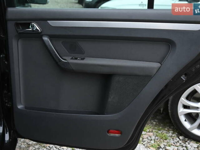 Чорний Фольксваген Туран, об'ємом двигуна 2 л та пробігом 267 тис. км за 5999 $, фото 24 на Automoto.ua