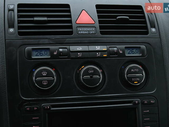 Чорний Фольксваген Туран, об'ємом двигуна 2 л та пробігом 267 тис. км за 5999 $, фото 20 на Automoto.ua