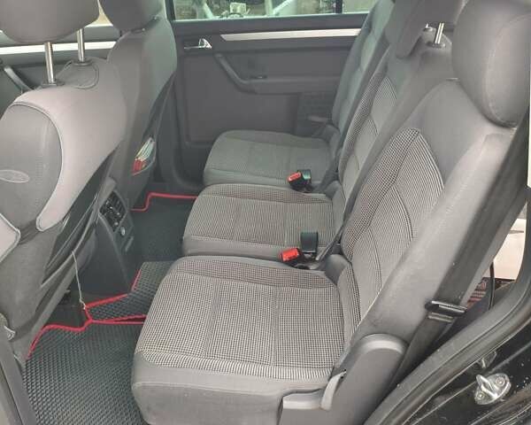 Чорний Фольксваген Туран, об'ємом двигуна 1.97 л та пробігом 262 тис. км за 6500 $, фото 29 на Automoto.ua