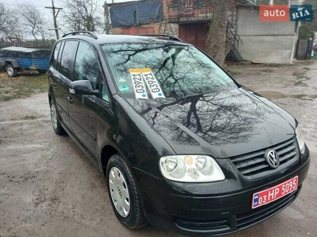 Черный Фольксваген Туран, объемом двигателя 1.6 л и пробегом 201 тыс. км за 4799 $, фото 1 на Automoto.ua