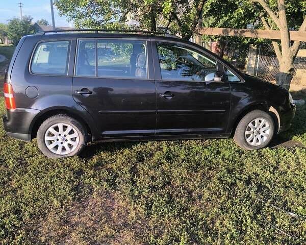 Черный Фольксваген Туран, объемом двигателя 1.6 л и пробегом 250 тыс. км за 5000 $, фото 2 на Automoto.ua