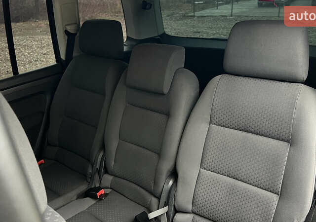 Черный Фольксваген Туран, объемом двигателя 1.6 л и пробегом 208 тыс. км за 5700 $, фото 32 на Automoto.ua