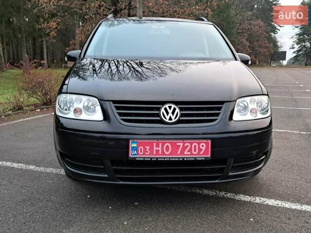 Черный Фольксваген Туран, объемом двигателя 1.6 л и пробегом 240 тыс. км за 5700 $, фото 2 на Automoto.ua