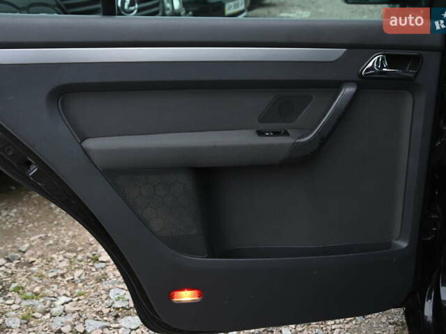 Чорний Фольксваген Туран, об'ємом двигуна 2 л та пробігом 267 тис. км за 5999 $, фото 21 на Automoto.ua