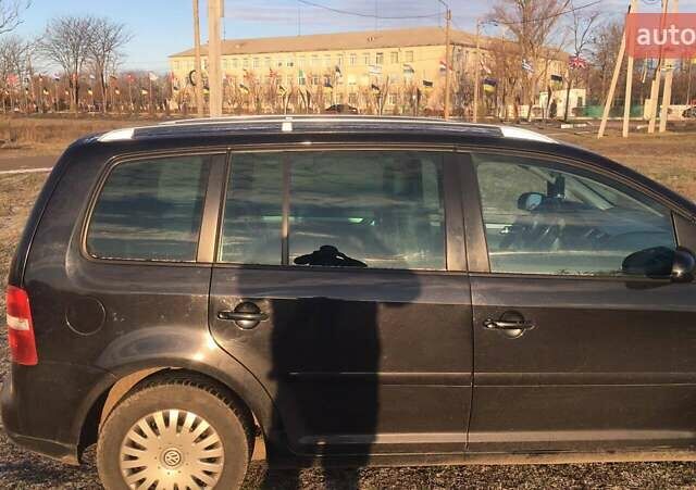 Черный Фольксваген Туран, объемом двигателя 1.97 л и пробегом 347 тыс. км за 5300 $, фото 1 на Automoto.ua