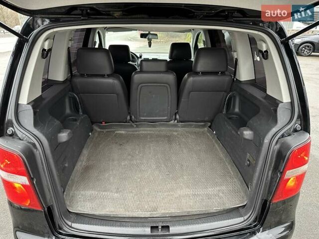 Черный Фольксваген Туран, объемом двигателя 1.6 л и пробегом 192 тыс. км за 5700 $, фото 14 на Automoto.ua