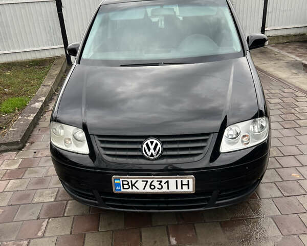 Черный Фольксваген Туран, объемом двигателя 1.6 л и пробегом 271 тыс. км за 5500 $, фото 12 на Automoto.ua