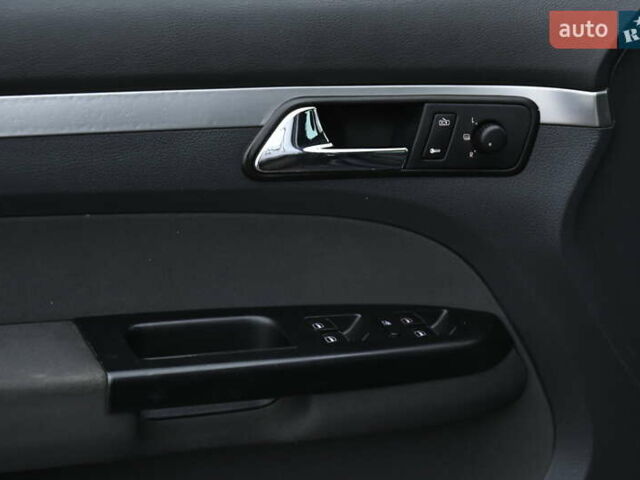 Чорний Фольксваген Туран, об'ємом двигуна 2 л та пробігом 267 тис. км за 5999 $, фото 14 на Automoto.ua