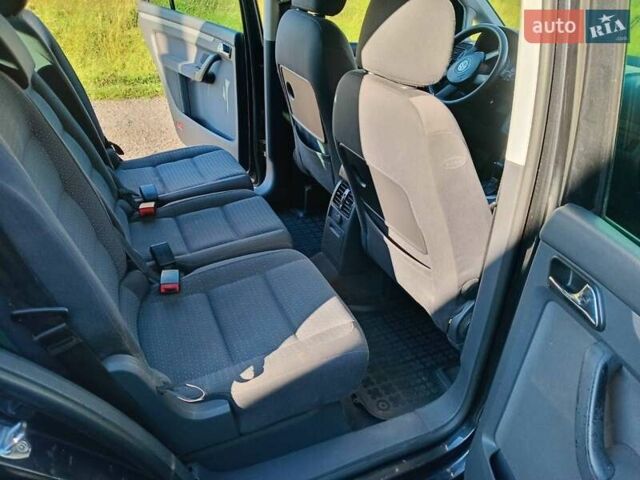 Черный Фольксваген Туран, объемом двигателя 1.6 л и пробегом 309 тыс. км за 5900 $, фото 5 на Automoto.ua