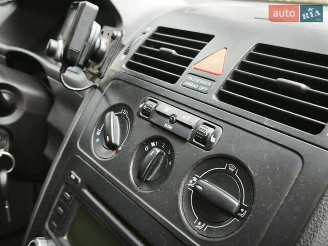 Черный Фольксваген Туран, объемом двигателя 2 л и пробегом 321 тыс. км за 5500 $, фото 23 на Automoto.ua