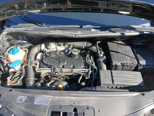 Черный Фольксваген Туран, объемом двигателя 1.9 л и пробегом 419 тыс. км за 4700 $, фото 11 на Automoto.ua