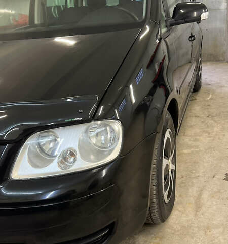 Черный Фольксваген Туран, объемом двигателя 1.9 л и пробегом 419 тыс. км за 5900 $, фото 5 на Automoto.ua