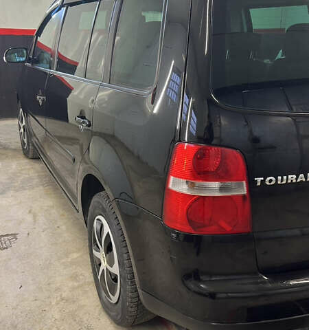 Черный Фольксваген Туран, объемом двигателя 1.9 л и пробегом 419 тыс. км за 5900 $, фото 10 на Automoto.ua