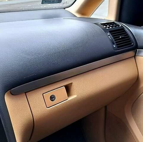 Черный Фольксваген Туран, объемом двигателя 1.9 л и пробегом 385 тыс. км за 5800 $, фото 8 на Automoto.ua