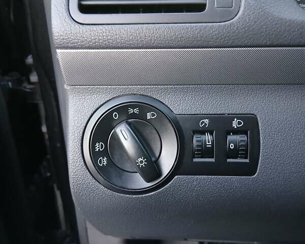 Чорний Фольксваген Туран, об'ємом двигуна 1.6 л та пробігом 279 тис. км за 4400 $, фото 14 на Automoto.ua