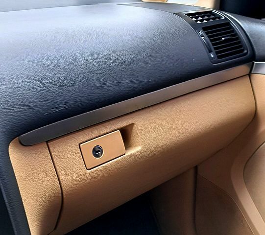 Черный Фольксваген Туран, объемом двигателя 1.9 л и пробегом 385 тыс. км за 5800 $, фото 9 на Automoto.ua