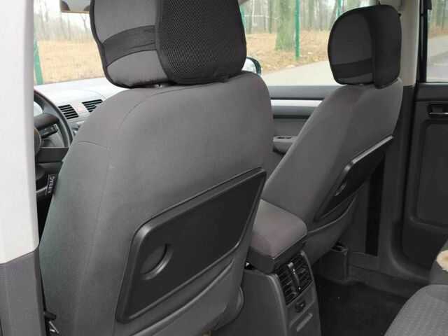 Черный Фольксваген Туран, объемом двигателя 1.6 л и пробегом 320 тыс. км за 5400 $, фото 10 на Automoto.ua