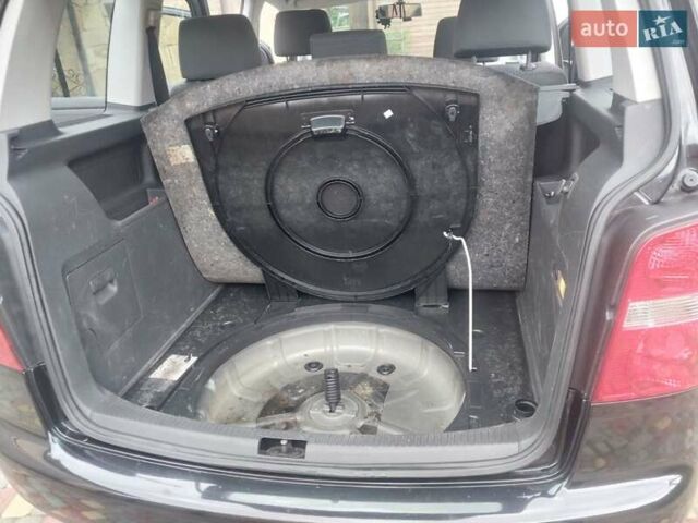 Черный Фольксваген Туран, объемом двигателя 1.6 л и пробегом 277 тыс. км за 6200 $, фото 4 на Automoto.ua