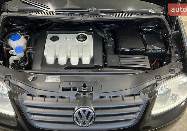 Черный Фольксваген Туран, объемом двигателя 1.9 л и пробегом 419 тыс. км за 5900 $, фото 8 на Automoto.ua