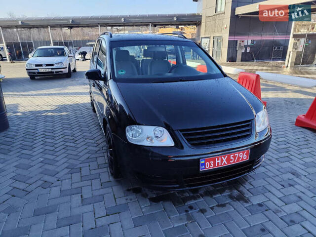 Черный Фольксваген Туран, объемом двигателя 1.6 л и пробегом 219 тыс. км за 5850 $, фото 4 на Automoto.ua