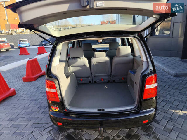 Черный Фольксваген Туран, объемом двигателя 1.6 л и пробегом 219 тыс. км за 5850 $, фото 9 на Automoto.ua