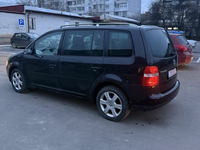 Черный Фольксваген Туран, объемом двигателя 2 л и пробегом 377 тыс. км за 2500 $, фото 4 на Automoto.ua