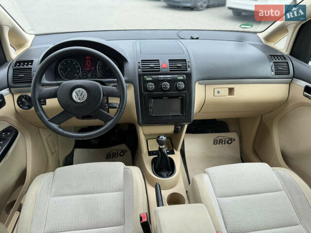 Черный Фольксваген Туран, объемом двигателя 1.98 л и пробегом 188 тыс. км за 4600 $, фото 25 на Automoto.ua