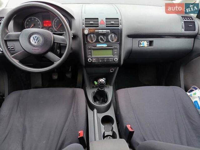 Черный Фольксваген Туран, объемом двигателя 1.6 л и пробегом 278 тыс. км за 5300 $, фото 1 на Automoto.ua