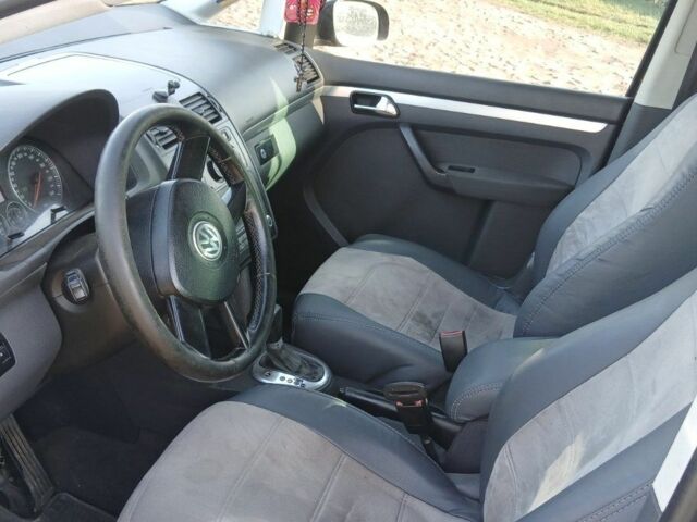 Черный Фольксваген Туран, объемом двигателя 2 л и пробегом 290 тыс. км за 6000 $, фото 4 на Automoto.ua