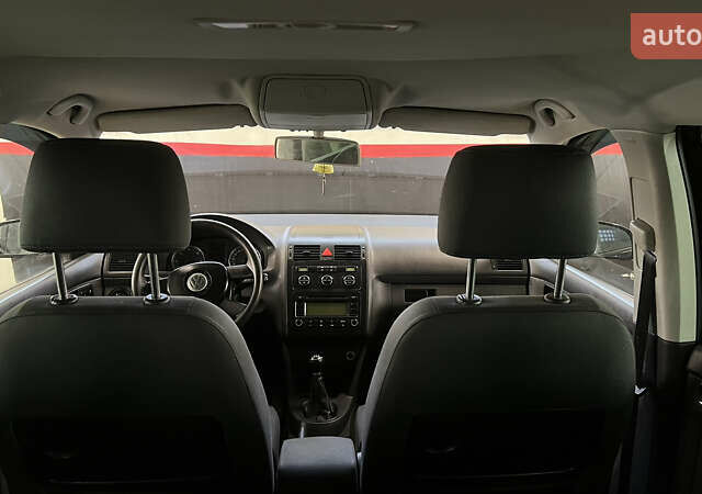 Черный Фольксваген Туран, объемом двигателя 1.9 л и пробегом 419 тыс. км за 5900 $, фото 27 на Automoto.ua