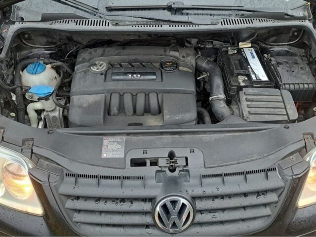 Черный Фольксваген Туран, объемом двигателя 1.6 л и пробегом 205 тыс. км за 5650 $, фото 12 на Automoto.ua