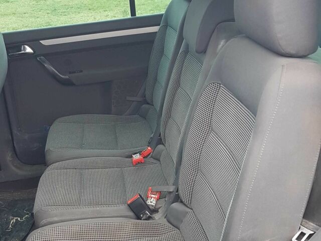 Черный Фольксваген Туран, объемом двигателя 2 л и пробегом 224 тыс. км за 4500 $, фото 2 на Automoto.ua