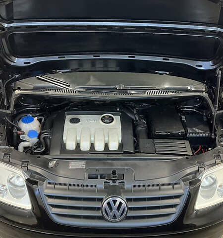 Черный Фольксваген Туран, объемом двигателя 1.9 л и пробегом 419 тыс. км за 5900 $, фото 7 на Automoto.ua