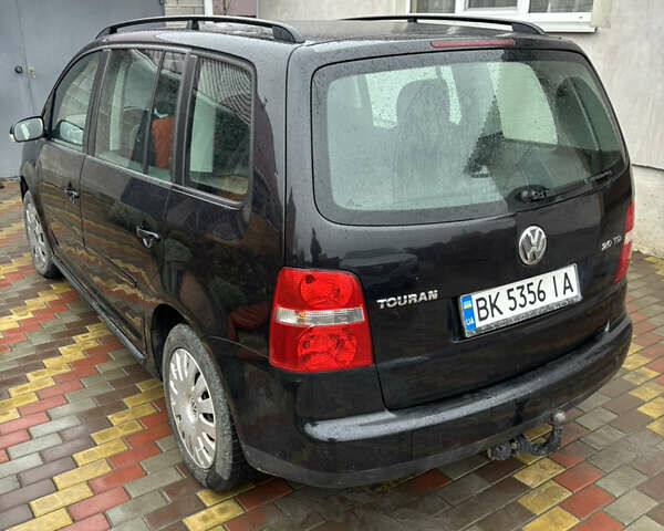 Черный Фольксваген Туран, объемом двигателя 1.97 л и пробегом 316 тыс. км за 5700 $, фото 5 на Automoto.ua