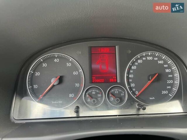 Чорний Фольксваген Туран, об'ємом двигуна 1.6 л та пробігом 216 тис. км за 6500 $, фото 1 на Automoto.ua