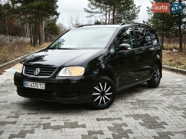 Черный Фольксваген Туран, объемом двигателя 2 л и пробегом 321 тыс. км за 5500 $, фото 1 на Automoto.ua