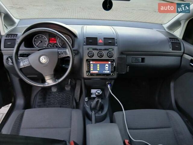 Чорний Фольксваген Туран, об'ємом двигуна 1.6 л та пробігом 279 тис. км за 4400 $, фото 10 на Automoto.ua