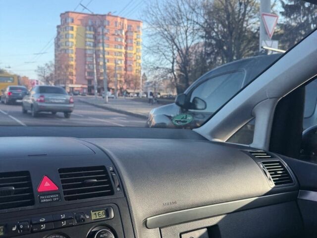 Черный Фольксваген Туран, объемом двигателя 1.6 л и пробегом 190 тыс. км за 6700 $, фото 5 на Automoto.ua