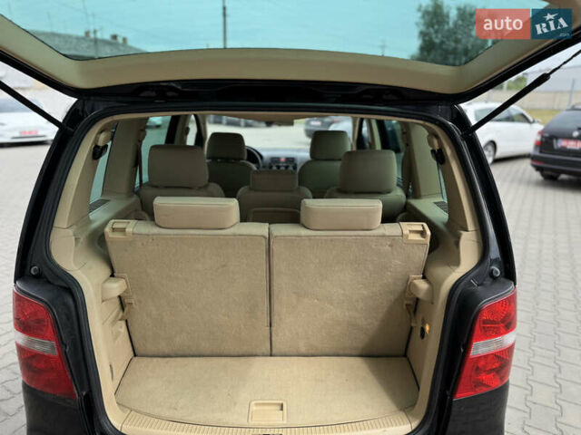 Черный Фольксваген Туран, объемом двигателя 1.98 л и пробегом 188 тыс. км за 4600 $, фото 32 на Automoto.ua