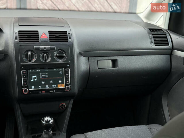 Чорний Фольксваген Туран, об'ємом двигуна 1.6 л та пробігом 229 тис. км за 5250 $, фото 58 на Automoto.ua