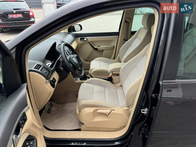 Черный Фольксваген Туран, объемом двигателя 1.98 л и пробегом 188 тыс. км за 4600 $, фото 24 на Automoto.ua