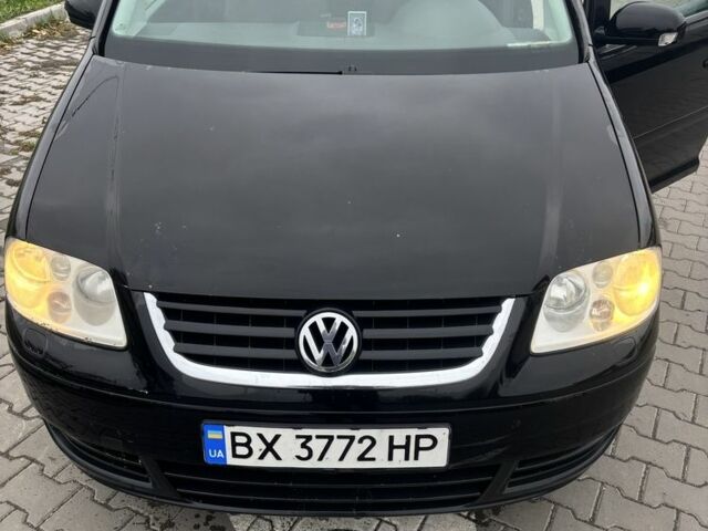 Черный Фольксваген Туран, объемом двигателя 1.6 л и пробегом 290 тыс. км за 4600 $, фото 1 на Automoto.ua
