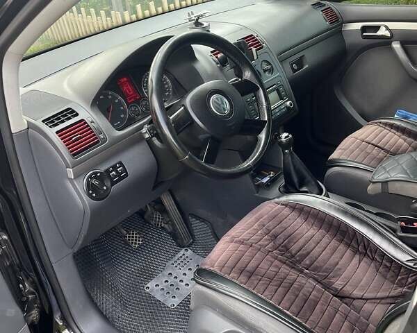 Чорний Фольксваген Туран, об'ємом двигуна 1.6 л та пробігом 216 тис. км за 6500 $, фото 8 на Automoto.ua