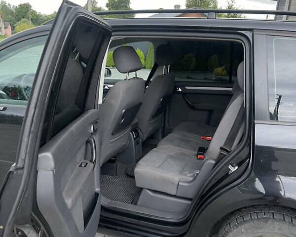 Черный Фольксваген Туран, объемом двигателя 1.9 л и пробегом 284 тыс. км за 6500 $, фото 11 на Automoto.ua