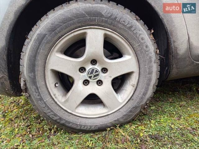 Черный Фольксваген Туран, объемом двигателя 1.6 л и пробегом 278 тыс. км за 5300 $, фото 4 на Automoto.ua